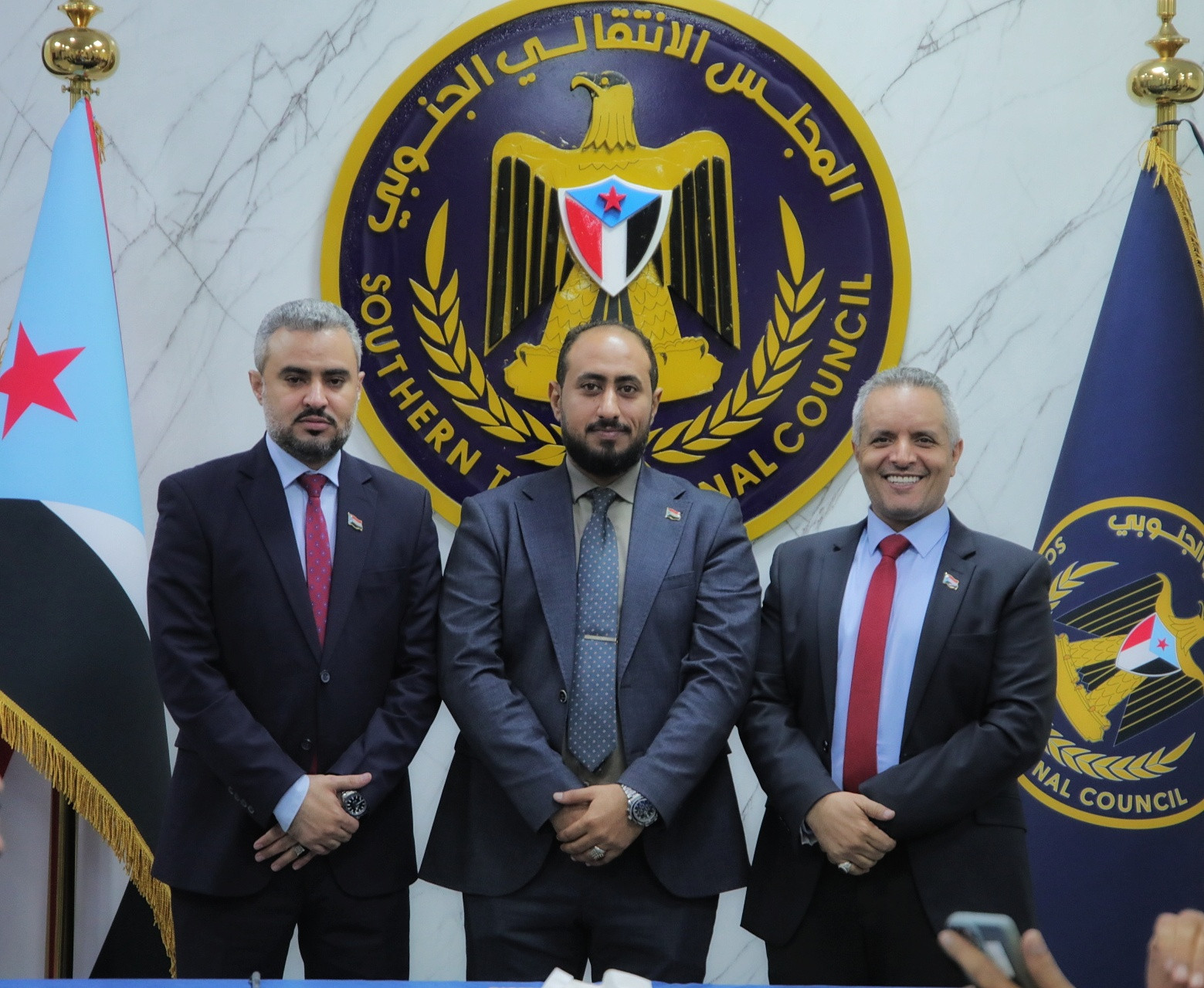 إتمام عملية الاستلام والتسليم للأمانة العامة لهيئة رئاسة المجلس الانتقالي الجنوبي وهيئاتها إتمام عملية الاستلام والتسليم للأمانة العامة لهيئة رئاسة المجلس الانتقالي الجنوبي وهيئاتها