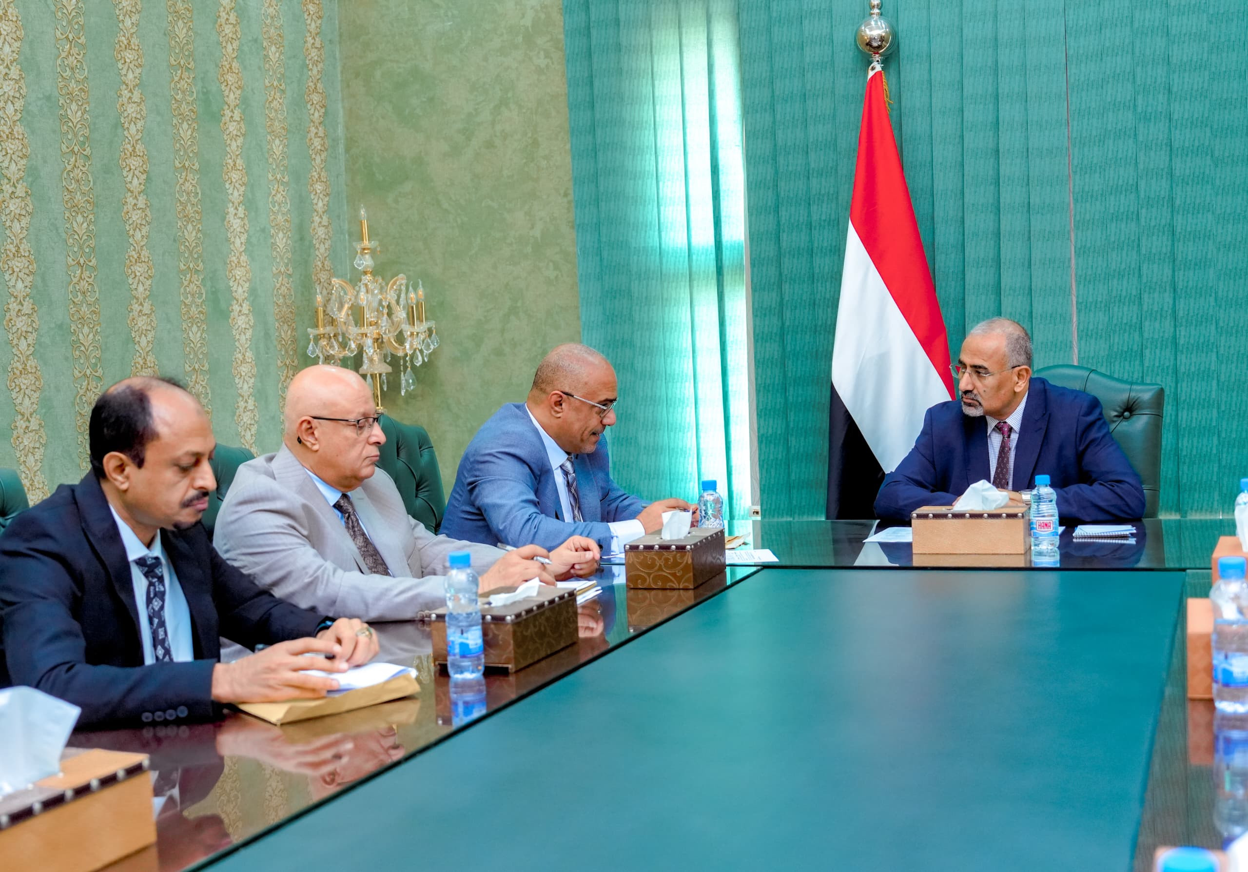 اللواء الزُبيدي يشدد على أهمية النهوض بقطاع الاتصالات وفق رؤية استراتيجية حديثة اللواء الزُبيدي يشدد على أهمية النهوض بقطاع الاتصالات وفق رؤية استراتيجية حديثة