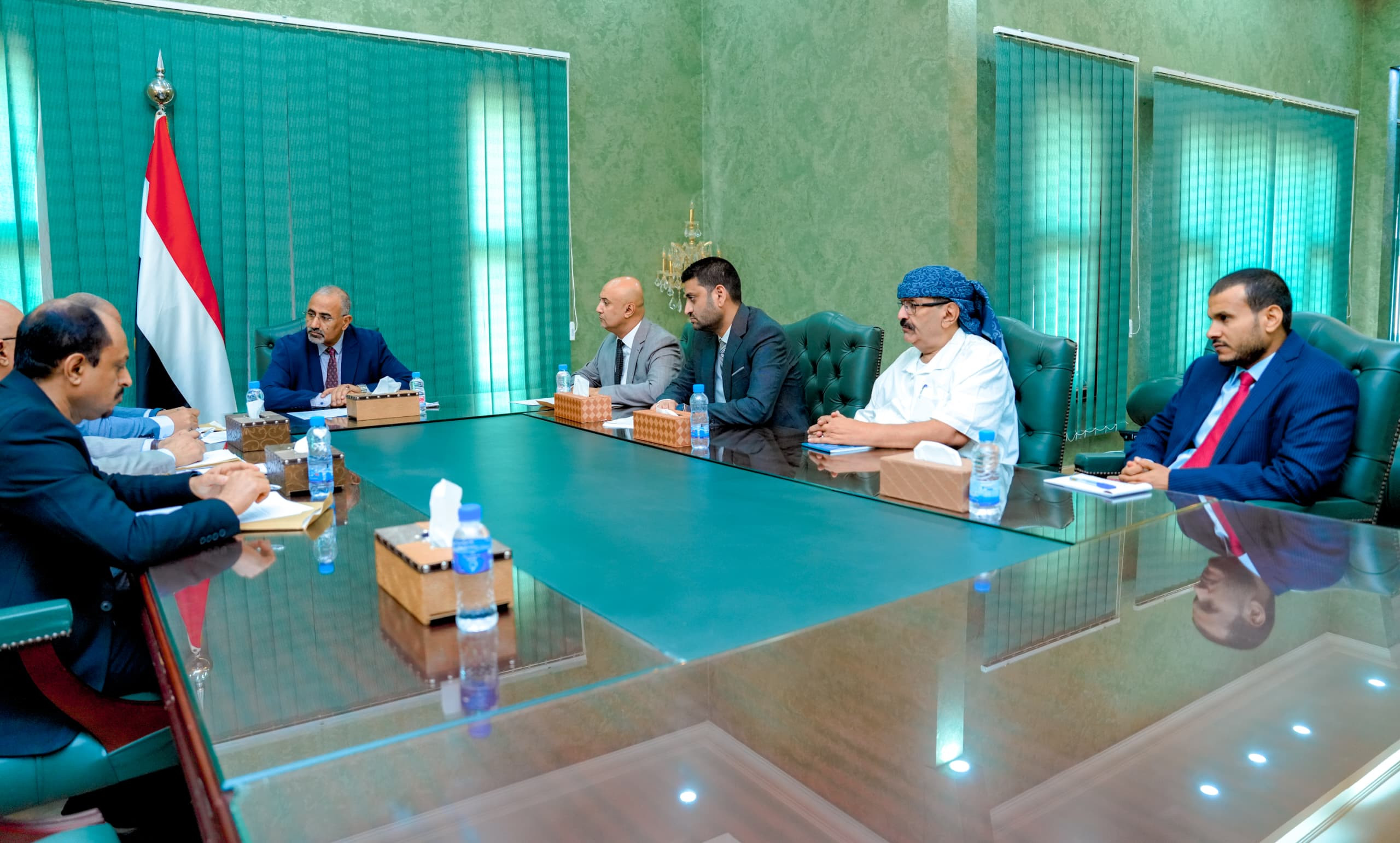 اللواء الزُبيدي يشدد على أهمية النهوض بقطاع الاتصالات وفق رؤية استراتيجية حديثة اللواء الزُبيدي يشدد على أهمية النهوض بقطاع الاتصالات وفق رؤية استراتيجية حديثة