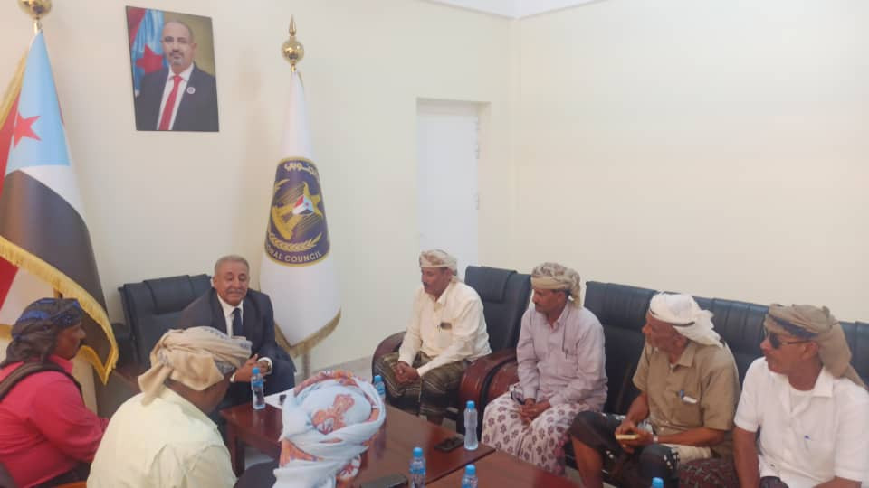 الربيزي يستقبل وفدًا من مشايخ محافظة أرخبيل سقطرى في العاصمة عدن الربيزي يستقبل وفدًا من مشايخ محافظة أرخبيل سقطرى في العاصمة عدن