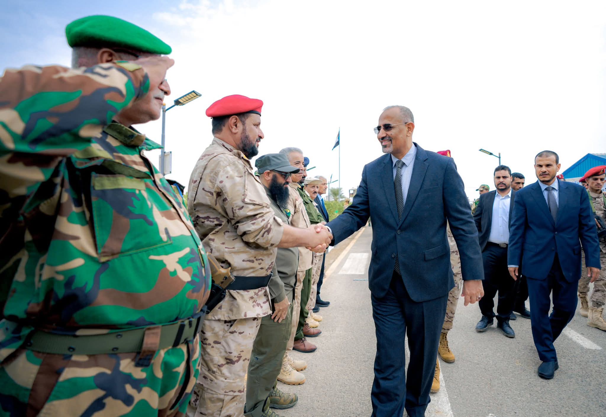 تكريمًا لتضحياته.. الرئيس الزُبيدي يزيح الستار عن النصب التذكاري للشهيد القائد منير "أبو اليمامة" بالعاصمة عدن - تكريمًا لتضحياته.. الرئيس الزُبيدي يزيح الستار عن النصب التذكاري للشهيد القائد منير "أبو اليمامة" بالعاصمة عدن -