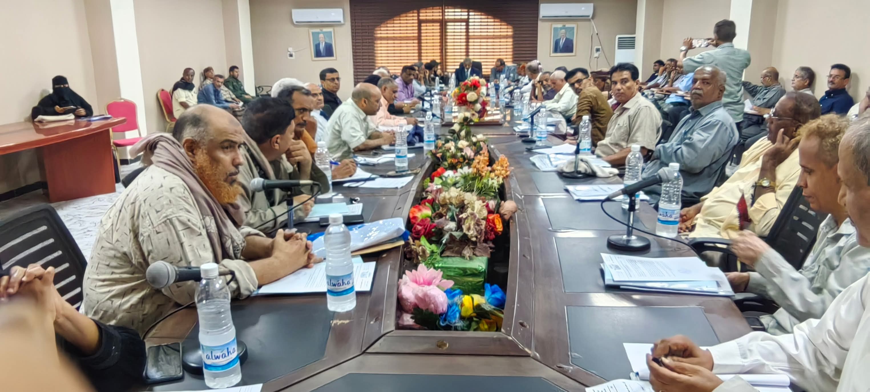 محافظ لحج في اجتماع استثنائي: نعيش لحظة تاريخية ستُحدث فرقًا حقيقيًا في حياة المواطنين - محافظ لحج في اجتماع استثنائي: نعيش لحظة تاريخية ستُحدث فرقًا حقيقيًا في حياة المواطنين -