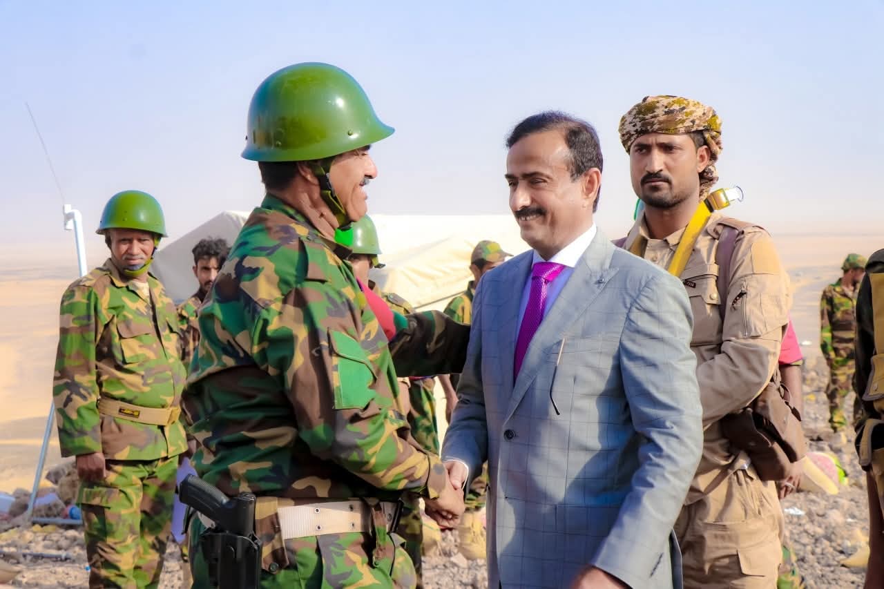 بن الوزير يشهد المشروع التكتيكي الناري لقوات دفاع شبوة ويشيد بجاهزيتها العالية - بن الوزير يشهد المشروع التكتيكي الناري لقوات دفاع شبوة ويشيد بجاهزيتها العالية -