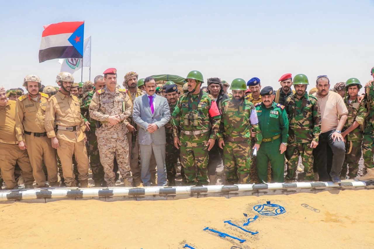 بن الوزير يشهد المشروع التكتيكي الناري لقوات دفاع شبوة ويشيد بجاهزيتها العالية - بن الوزير يشهد المشروع التكتيكي الناري لقوات دفاع شبوة ويشيد بجاهزيتها العالية -