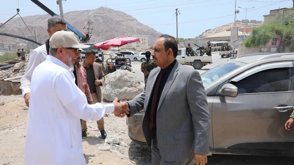 محافظ حضرموت يطلع على مستوى تنفيذ الأعمال الإنشائية لجسر المنورة ضمن مشروع خور المكلا المرحلة الثانية محافظ حضرموت يطلع على مستوى تنفيذ الأعمال الإنشائية لجسر المنورة ضمن مشروع خور المكلا المرحلة الثانية