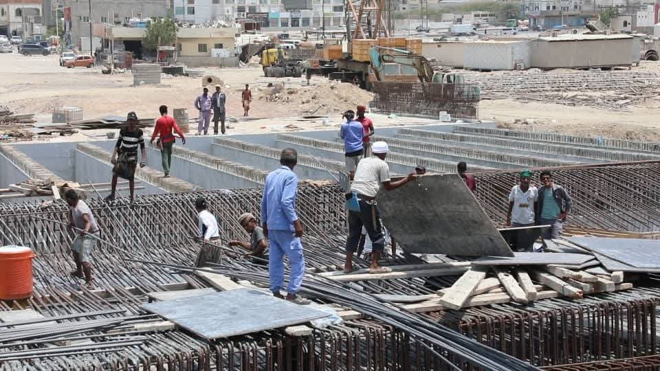 محافظ حضرموت يطلع على مستوى تنفيذ الأعمال الإنشائية لجسر المنورة ضمن مشروع خور المكلا المرحلة الثانية محافظ حضرموت يطلع على مستوى تنفيذ الأعمال الإنشائية لجسر المنورة ضمن مشروع خور المكلا المرحلة الثانية