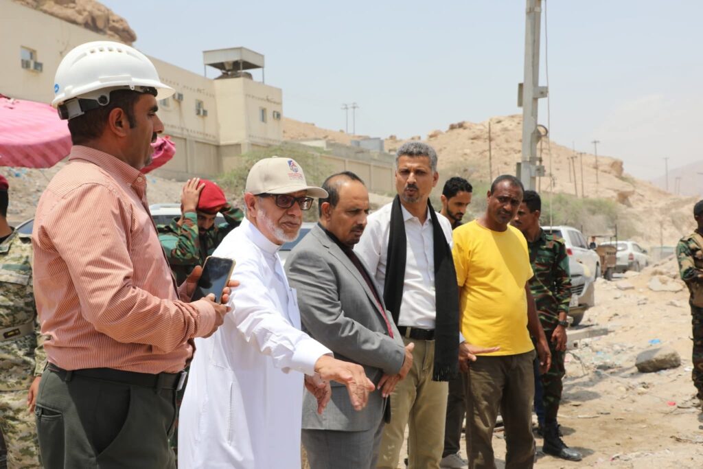 محافظ حضرموت يطلع على مستوى تنفيذ الأعمال الإنشائية لجسر المنورة ضمن مشروع خور المكلا المرحلة الثانية محافظ حضرموت يطلع على مستوى تنفيذ الأعمال الإنشائية لجسر المنورة ضمن مشروع خور المكلا المرحلة الثانية