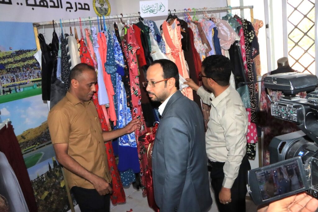 بتمويل من مؤسسة غيث التنموية الخيرية .. افتتاح المعرض الأول لمخرجات الدورات التأهيلية المهنية للفتيات بنادي اتحاد حضرموت بتمويل من مؤسسة غيث التنموية الخيرية .. افتتاح المعرض الأول لمخرجات الدورات التأهيلية المهنية للفتيات بنادي اتحاد حضرموت