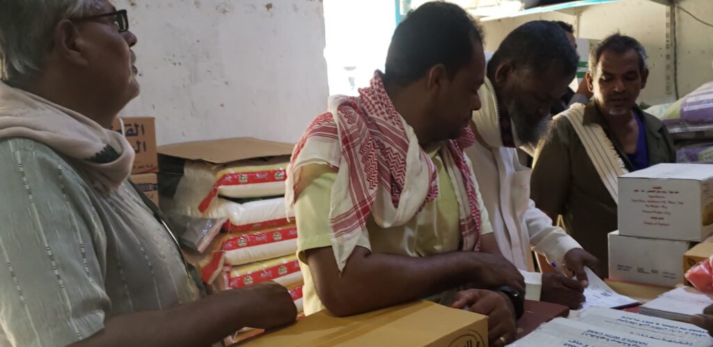 مكاتب الصناعة والتجارة والاشغال العامة والطرق بمديرية القطن ينفذان حملة ميدانية لمراقبة الأسعار و ضبط المخالفين والمتلاعبين بالأسعار مكاتب الصناعة والتجارة والاشغال العامة والطرق بمديرية القطن ينفذان حملة ميدانية لمراقبة الأسعار و ضبط المخالفين والمتلاعبين بالأسعار