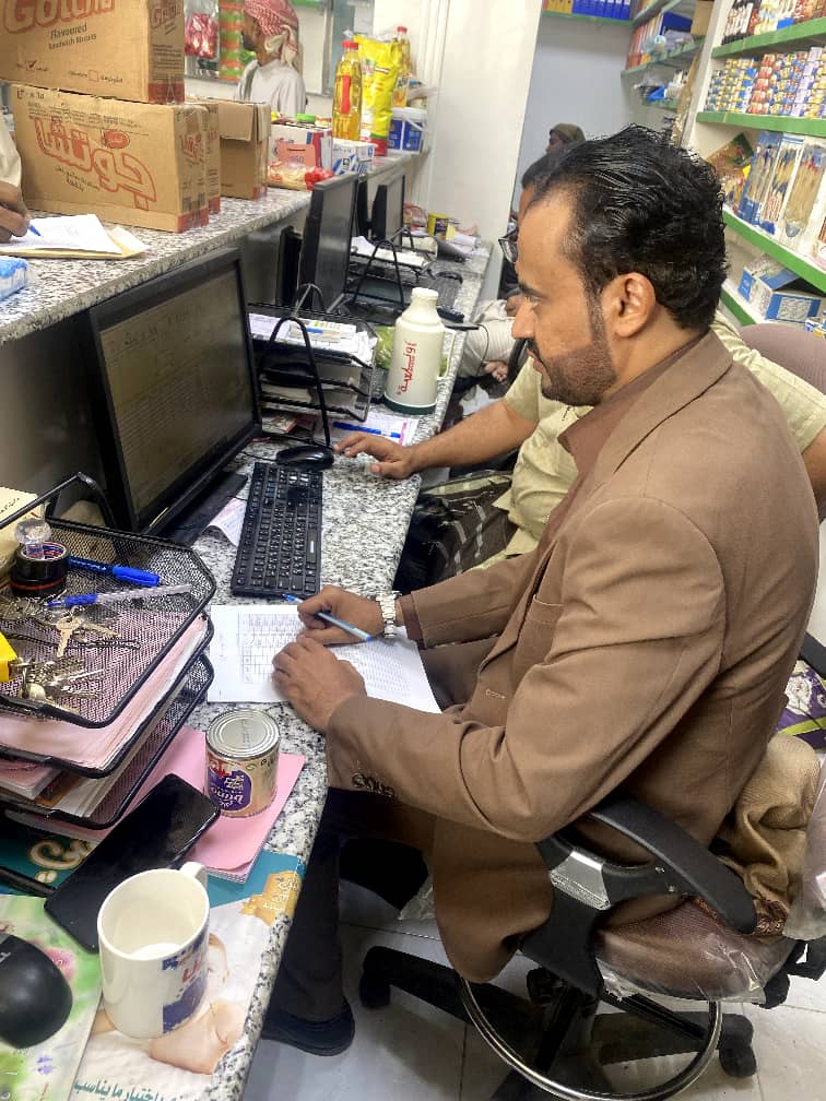 لجنة رقابية تبدأ حملة نزول ميداني على تجار الجملة في مدينة سيئون استجابة لتوجيهات السلطة المحلية "شاهد الصور" لجنة رقابية تبدأ حملة نزول ميداني على تجار الجملة في مدينة سيئون استجابة لتوجيهات السلطة المحلية "شاهد الصور"