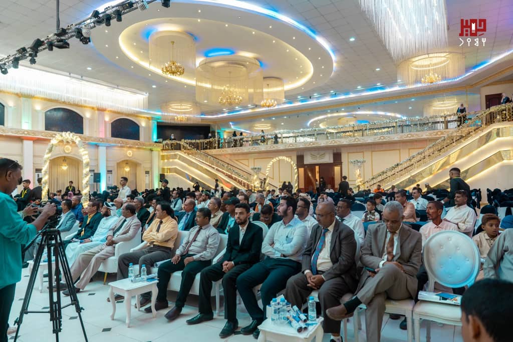 ثانوية الرواد الاهلية بحضرموت تحصد جائزة المشرف المتميز على مستوى الجمهورية في مسابقة تحدي القراءة العربي برعاية عضو مجلس القيادة الرئاسي أبو زرعة المحرمي للعام 2024-2025 ثانوية الرواد الاهلية بحضرموت تحصد جائزة المشرف المتميز على مستوى الجمهورية في مسابقة تحدي القراءة العربي برعاية عضو مجلس القيادة الرئاسي أبو زرعة المحرمي للعام 2024-2025