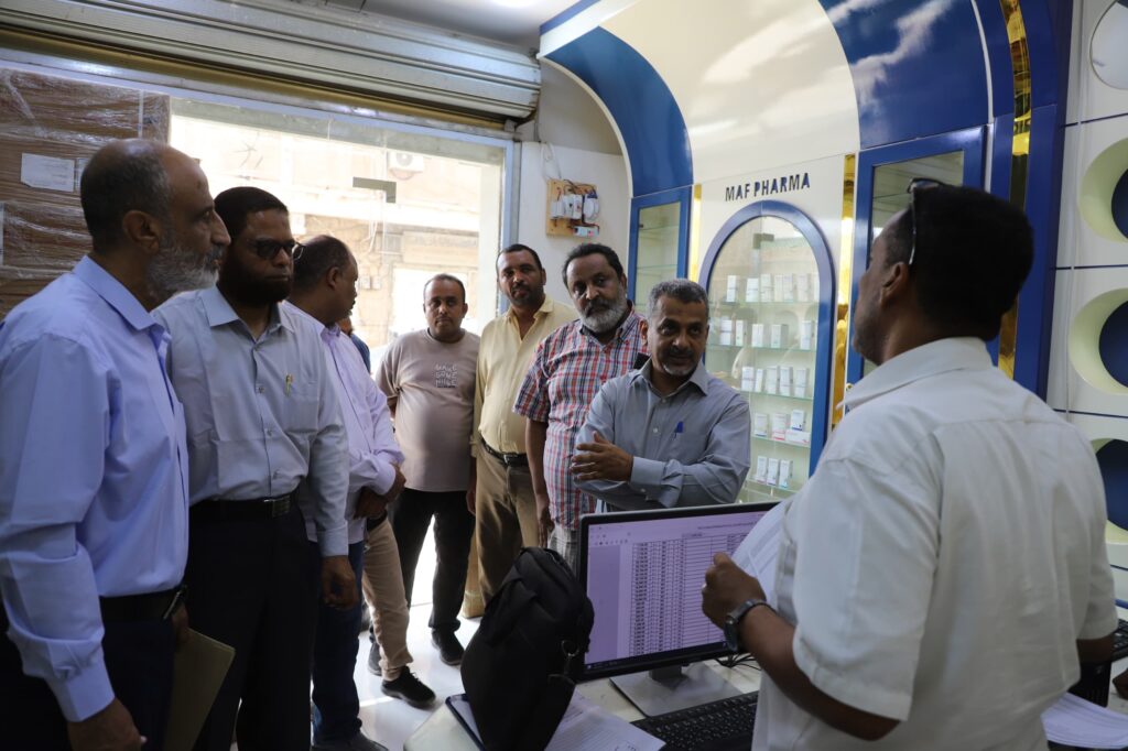 بناءً على توجيهات محافظ حضرموت.. الوكيل باصريح يقود حملة ميدانية لضبط أسعار الأدوية تزامنًا مع تراجع سعر صرف العملات الأجنبية بناءً على توجيهات محافظ حضرموت.. الوكيل باصريح يقود حملة ميدانية لضبط أسعار الأدوية تزامنًا مع تراجع سعر صرف العملات الأجنبية