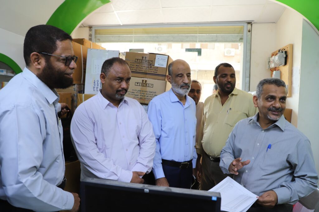 بناءً على توجيهات محافظ حضرموت.. الوكيل باصريح يقود حملة ميدانية لضبط أسعار الأدوية تزامنًا مع تراجع سعر صرف العملات الأجنبية بناءً على توجيهات محافظ حضرموت.. الوكيل باصريح يقود حملة ميدانية لضبط أسعار الأدوية تزامنًا مع تراجع سعر صرف العملات الأجنبية