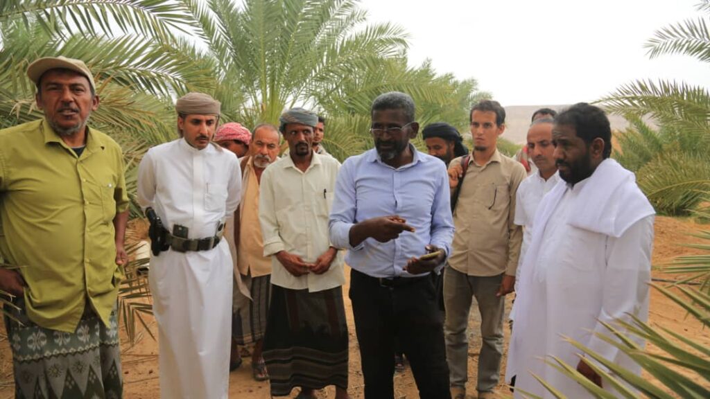 ضمن الأنشطة المصاحبة لفعاليات مهرجان النخيل والتمور بوادي وصحراء حضرموت… مدير عام مكتب الزراعة والري يزور مديرية شبام "شاهد الصور" ضمن الأنشطة المصاحبة لفعاليات مهرجان النخيل والتمور بوادي وصحراء حضرموت… مدير عام مكتب الزراعة والري يزور مديرية شبام "شاهد الصور"