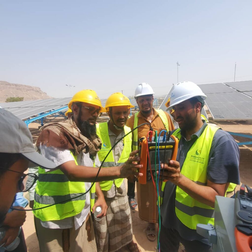 اختتام دورة تشغيل ومراقبة الطاقة الشمسية بمدينة سيئون.. اختتام دورة تشغيل ومراقبة الطاقة الشمسية بمدينة سيئون..