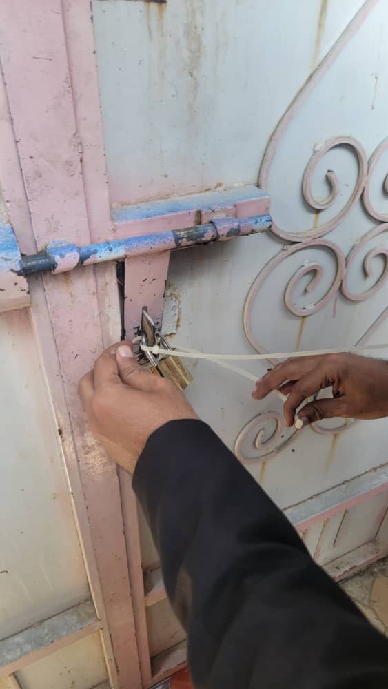 "سنسحب السجلات ونوقف الأنشطة".. الصناعة والتجارة بسيئون تتوعد المحلات التي تغلق أبوابها بحجة العملة الصعبة "سنسحب السجلات ونوقف الأنشطة".. الصناعة والتجارة بسيئون تتوعد المحلات التي تغلق أبوابها بحجة العملة الصعبة