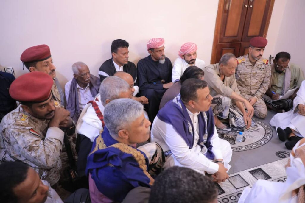 الوكيل العامري يقدّم واجب العزاء في وفاة الشاب محمد سعيد يادين ويلتقي بالشخصيات الاجتماعية والوجهاء والمشايخ وأعضاء المكتب التنفيذي بمديرية تريم الوكيل العامري يقدّم واجب العزاء في وفاة الشاب محمد سعيد يادين ويلتقي بالشخصيات الاجتماعية والوجهاء والمشايخ وأعضاء المكتب التنفيذي بمديرية تريم