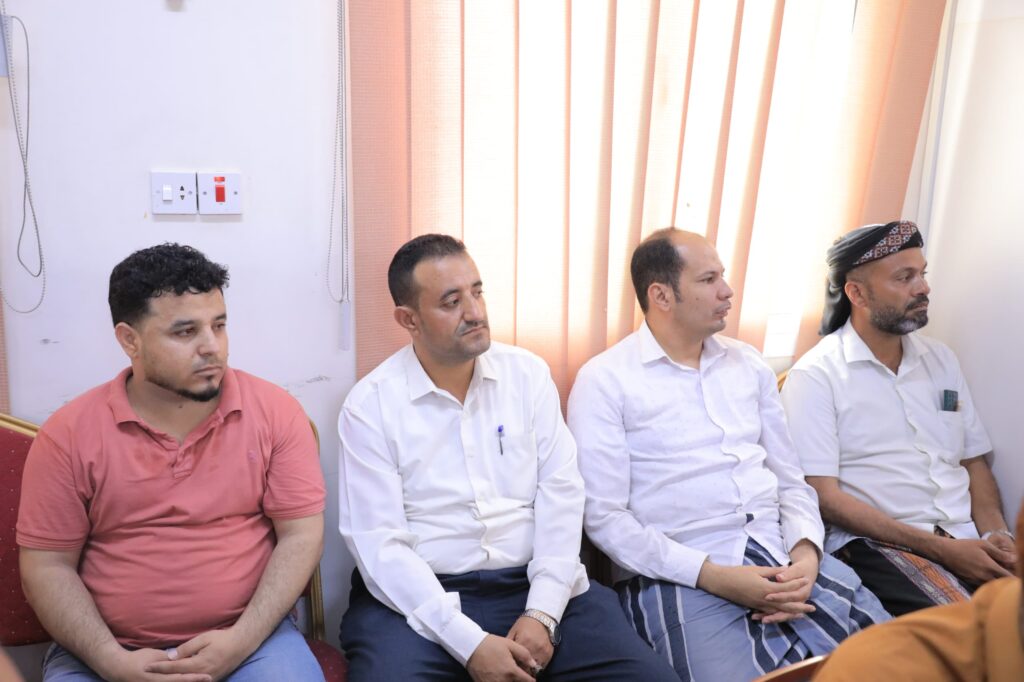 الوكيل العامري يعقد اجتماعًا موسعاً مع غرفة تجارة الوادي والصحراء والبنوك والصرافين لضبط سوق الصرف وتحسين التعاملات المالية الوكيل العامري يعقد اجتماعًا موسعاً مع غرفة تجارة الوادي والصحراء والبنوك والصرافين لضبط سوق الصرف وتحسين التعاملات المالية