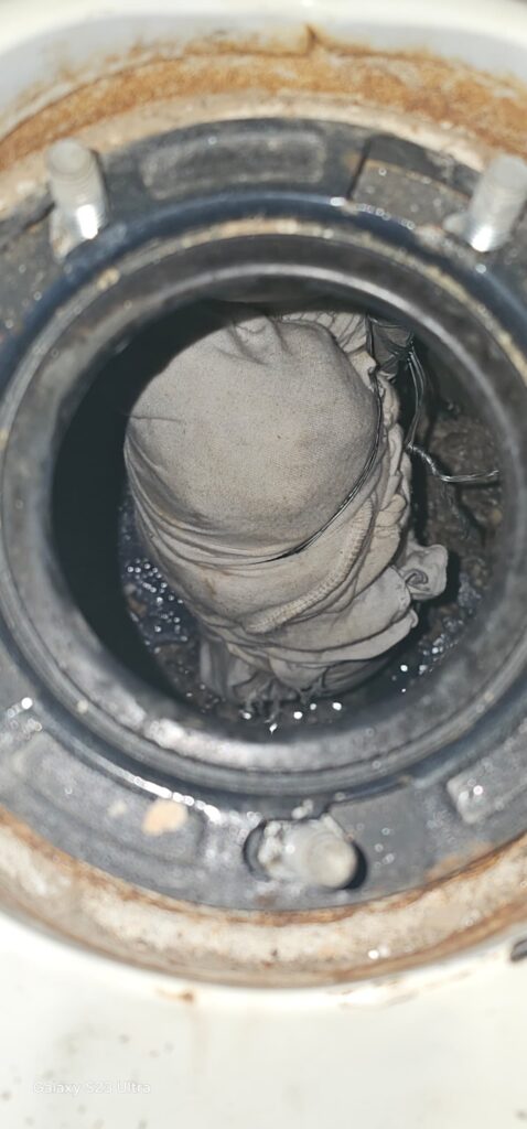 إحباط محاولة تهريب كمية من الحشيش المخدر كانت في طريقها من المهرة إلى المكلا إحباط محاولة تهريب كمية من الحشيش المخدر كانت في طريقها من المهرة إلى المكلا