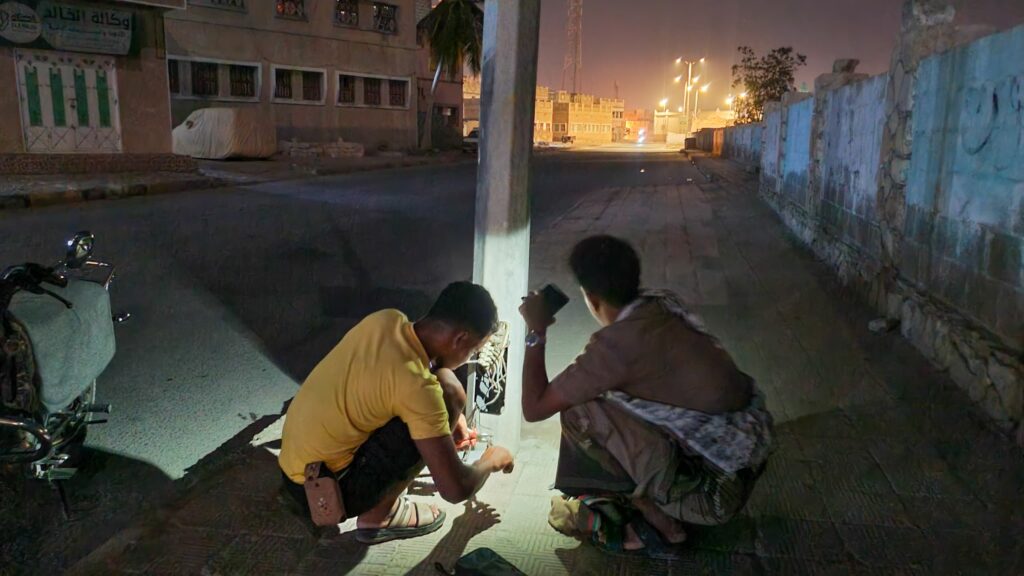 مكتب الأشغال العامة والطرق بالشحر يطلق حملة صيانة للإنارة ويكتشف أعمال تخريب وسرقة مكتب الأشغال العامة والطرق بالشحر يطلق حملة صيانة للإنارة ويكتشف أعمال تخريب وسرقة