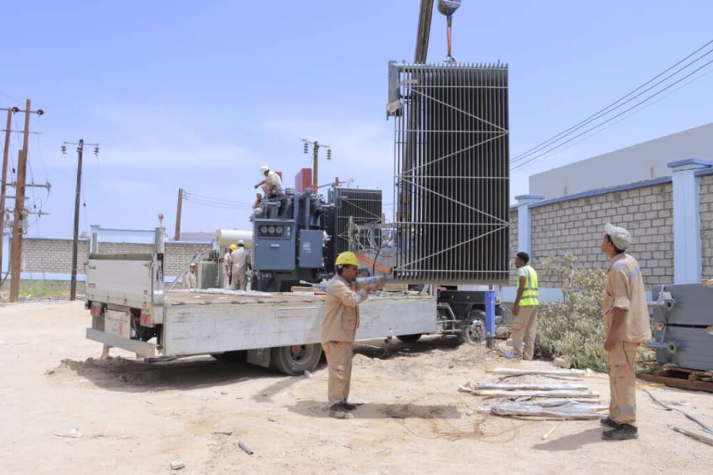 وصول سادس محول قدره لتعزيز و تأهيل محطات التحويل بكهرباء وادي حضرموت بقدرة 20-25 ميقا فولت امبير وصول سادس محول قدره لتعزيز و تأهيل محطات التحويل بكهرباء وادي حضرموت بقدرة 20-25 ميقا فولت امبير