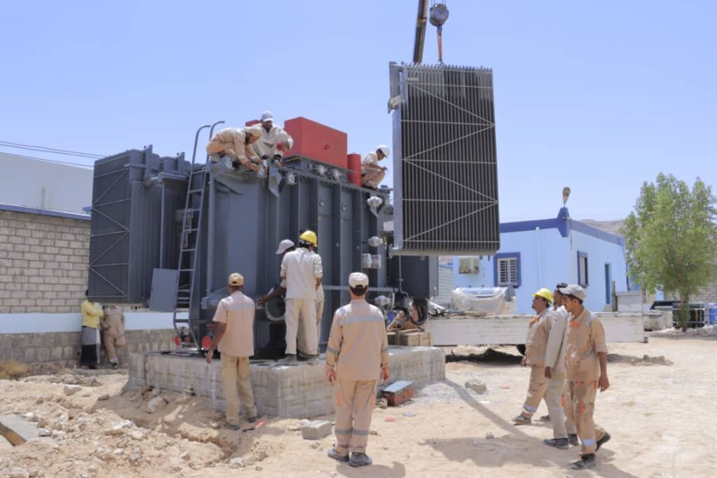 وصول سادس محول قدره لتعزيز و تأهيل محطات التحويل بكهرباء وادي حضرموت بقدرة 20-25 ميقا فولت امبير وصول سادس محول قدره لتعزيز و تأهيل محطات التحويل بكهرباء وادي حضرموت بقدرة 20-25 ميقا فولت امبير