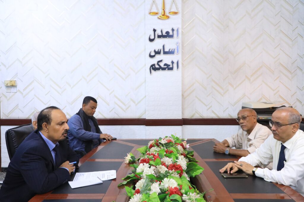 محافظ حضرموت يلتقي رئيس محكمة الاستئناف ويوجه بإستكمال الاعمال الإنشائية لمبنى محكمة شرق المكلا محافظ حضرموت يلتقي رئيس محكمة الاستئناف ويوجه بإستكمال الاعمال الإنشائية لمبنى محكمة شرق المكلا