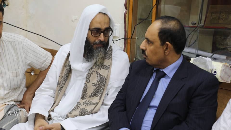 محافظ حضرموت يقدّم واجب العزاء لنائب رئيس مجلس النواب والشيخ صالح الشرفي في وفاة "شقيقته" محافظ حضرموت يقدّم واجب العزاء لنائب رئيس مجلس النواب والشيخ صالح الشرفي في وفاة "شقيقته"