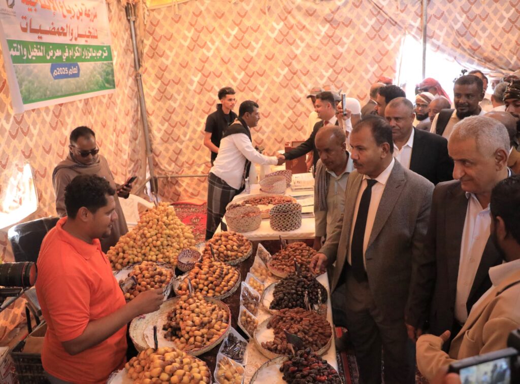 افتتاح المعرض الفني والخيمة التسويقية والقرية التراثية ضمن فعاليات مهرجان النخيل والتمور بوادي حضرموت افتتاح المعرض الفني والخيمة التسويقية والقرية التراثية ضمن فعاليات مهرجان النخيل والتمور بوادي حضرموت