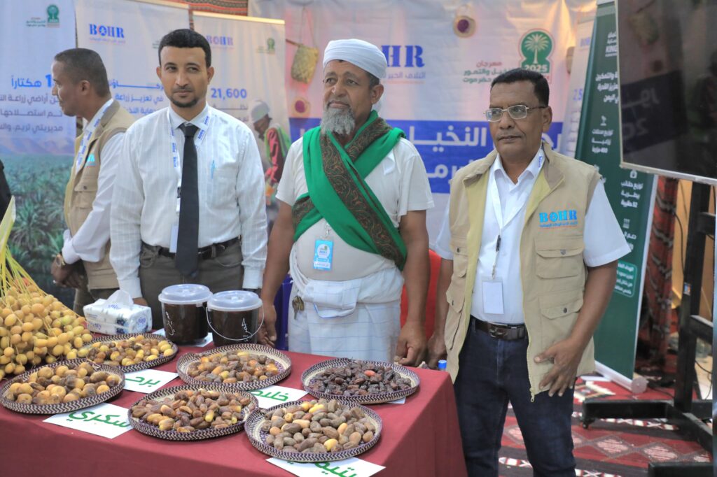 افتتاح المعرض الفني والخيمة التسويقية والقرية التراثية ضمن فعاليات مهرجان النخيل والتمور بوادي حضرموت افتتاح المعرض الفني والخيمة التسويقية والقرية التراثية ضمن فعاليات مهرجان النخيل والتمور بوادي حضرموت