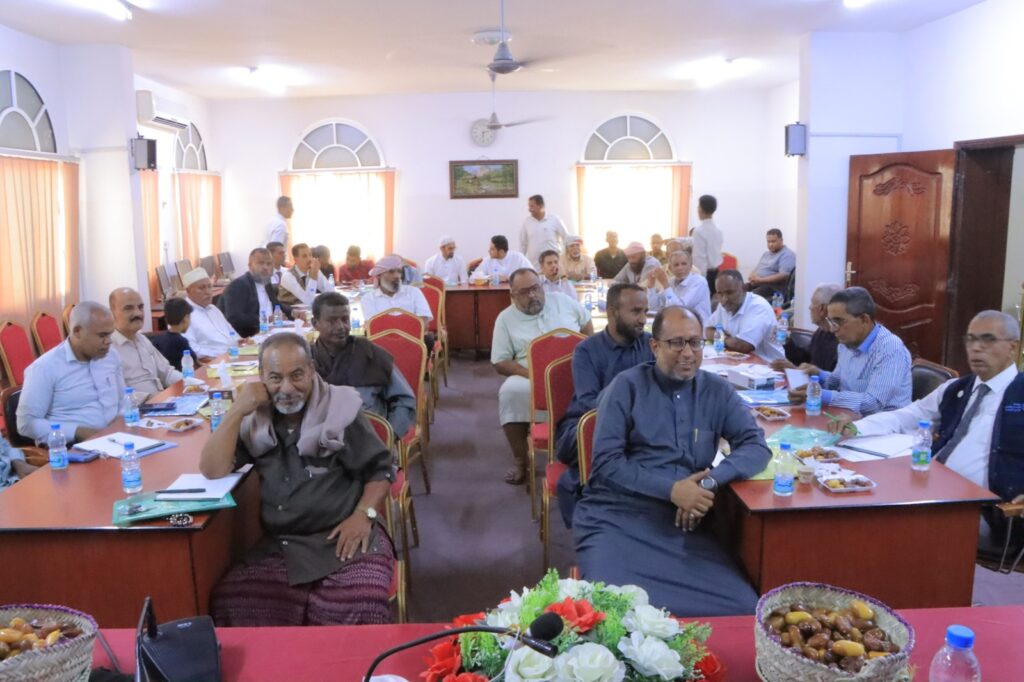 ضمن فعاليات مهرجان النخيل والتمور 2025 بحضرموت الوادي .. الغرفة التجارية والصناعية بحضرموت الوادي تحتضن ورشة عمل حول التسويق الزراعي لمنتج التمور من المزرعة الى المستهلك ضمن فعاليات مهرجان النخيل والتمور 2025 بحضرموت الوادي .. الغرفة التجارية والصناعية بحضرموت الوادي تحتضن ورشة عمل حول التسويق الزراعي لمنتج التمور من المزرعة الى المستهلك