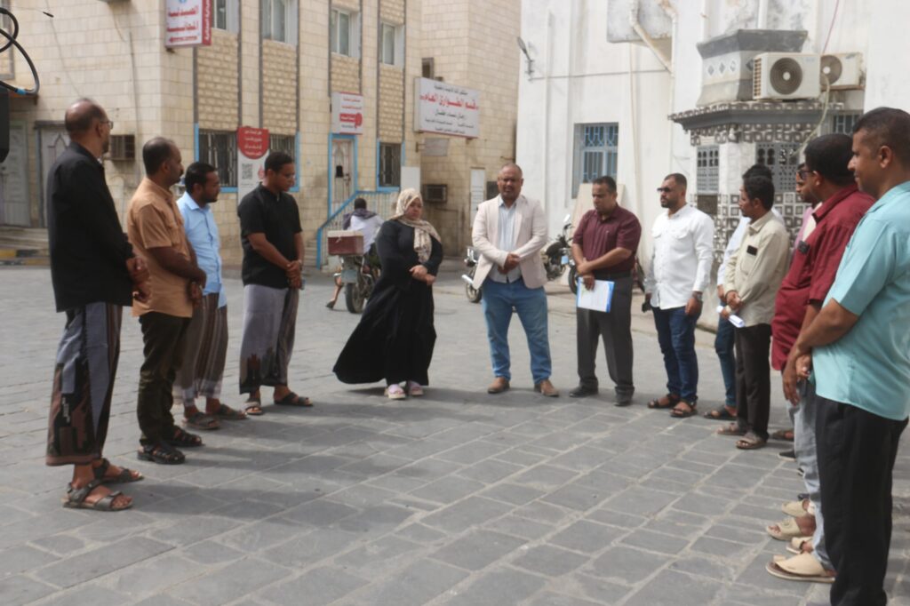 تنفيذاً لتوجيهات محافظ محافظة حضرموت…مكتب وزارة الصحة العامة والسكان يدشن حملة النزولات الميدانية للصيدليات ومخازن الأدوية للتأكد من ضبط الأسعار بحضرموت الساحل تنفيذاً لتوجيهات محافظ محافظة حضرموت…مكتب وزارة الصحة العامة والسكان يدشن حملة النزولات الميدانية للصيدليات ومخازن الأدوية للتأكد من ضبط الأسعار بحضرموت الساحل