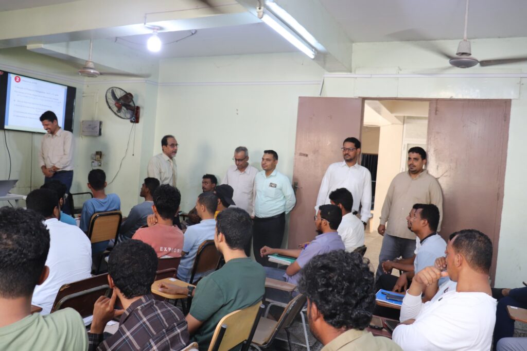 نائب رئيس جامعة الأحقاف يُدشّن العام الدراسي 2025-2026 الجديد بكليات الجامعة في المكلا نائب رئيس جامعة الأحقاف يُدشّن العام الدراسي 2025-2026 الجديد بكليات الجامعة في المكلا