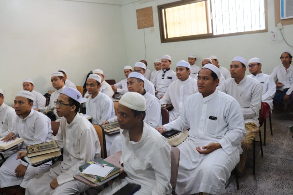 نائب رئيس جامعة الأحقاف يُدشّن العام الدراسي 2025-2026 الجديد بكليات الجامعة في المكلا نائب رئيس جامعة الأحقاف يُدشّن العام الدراسي 2025-2026 الجديد بكليات الجامعة في المكلا