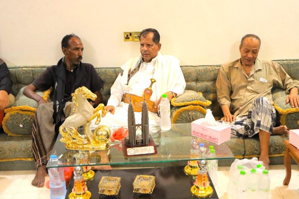 مقادمة قبيلة النوبة والبحرية بتريم يقدمون الشكر والعرفان للشيخ يحيى باجري في مشاطرتهم احزانهم في استشهاد ابنهم الشاب محمد سعيد يادين مقادمة قبيلة النوبة والبحرية بتريم يقدمون الشكر والعرفان للشيخ يحيى باجري في مشاطرتهم احزانهم في استشهاد ابنهم الشاب محمد سعيد يادين