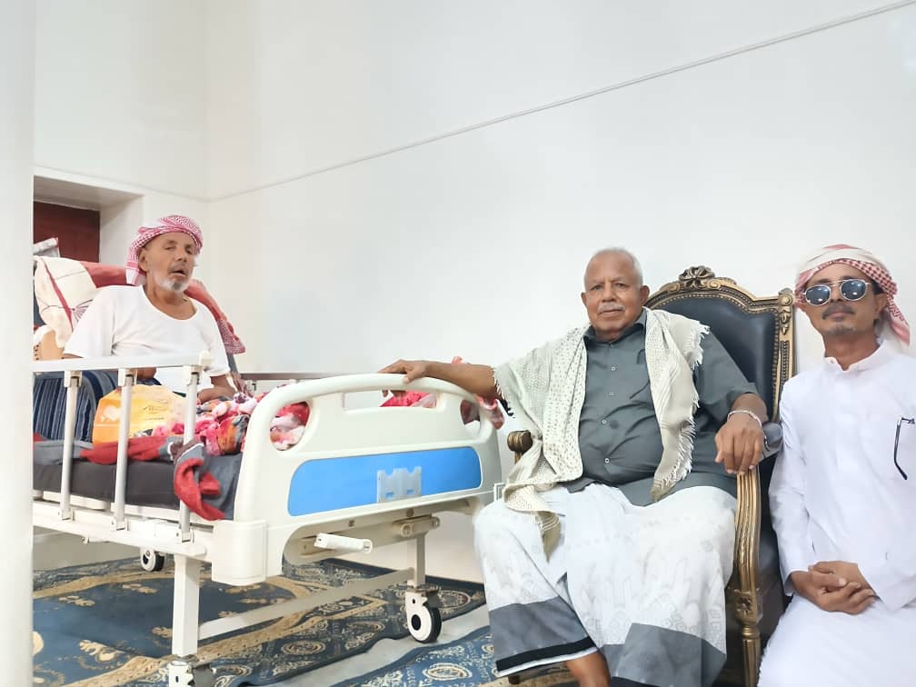 زيارة إنسانية من المهندس عمر كرامه محيور للاطمئنان على الأستاذ صالح سليم بن كليب زيارة إنسانية من المهندس عمر كرامه محيور للاطمئنان على الأستاذ صالح سليم بن كليب