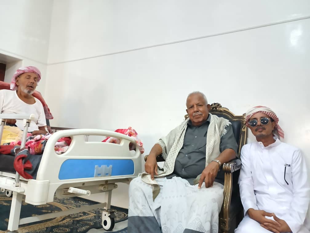 زيارة إنسانية من المهندس عمر كرامه محيور للاطمئنان على الأستاذ صالح سليم بن كليب زيارة إنسانية من المهندس عمر كرامه محيور للاطمئنان على الأستاذ صالح سليم بن كليب