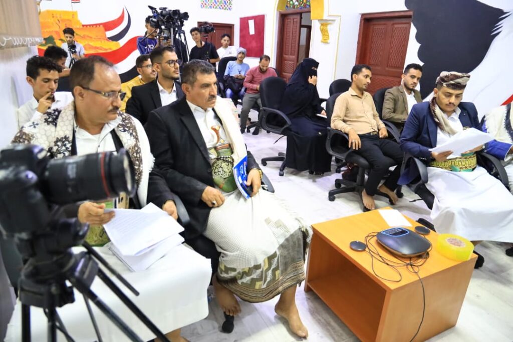 تعز.. لجنة الرقابة الشعبية تستعرض جهودها المبذولة وتؤكد استمرار أعمالها حتى تحسين الخدمات وتصحيح الاختلالات تعز.. لجنة الرقابة الشعبية تستعرض جهودها المبذولة وتؤكد استمرار أعمالها حتى تحسين الخدمات وتصحيح الاختلالات