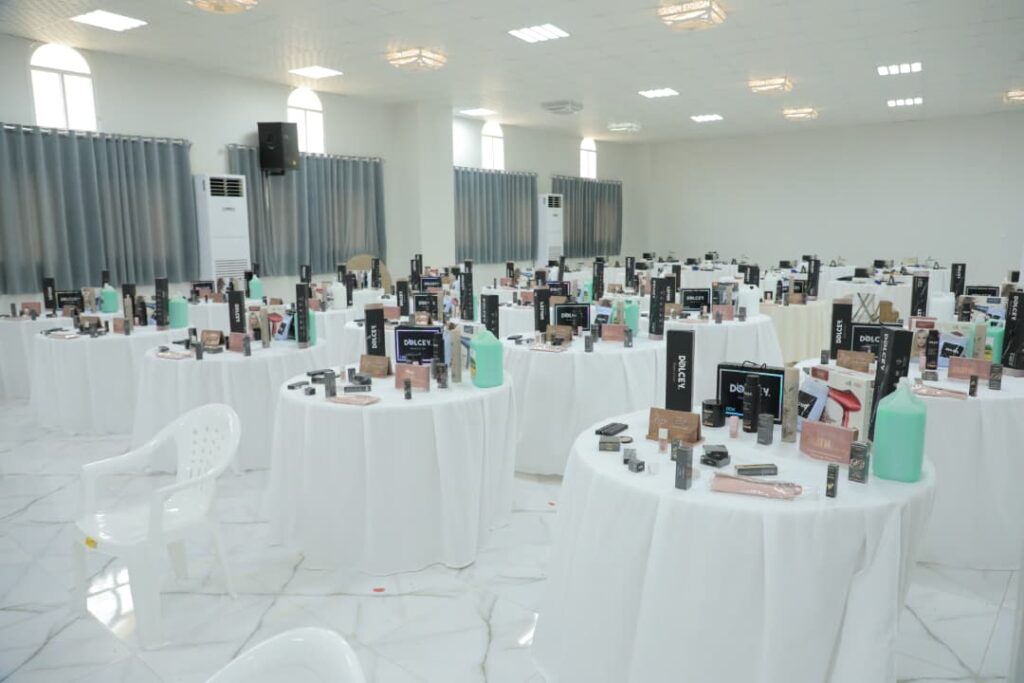 الوكيل العامري يدشن توزيع الحقائب المهنية للمشاركين في مشروع التمكين المهني للشباب 2 بوادي حضرموت الوكيل العامري يدشن توزيع الحقائب المهنية للمشاركين في مشروع التمكين المهني للشباب 2 بوادي حضرموت