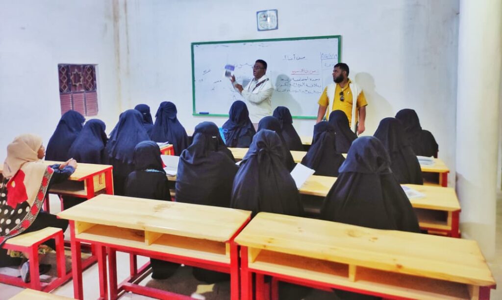 مدير مكتب محو الأمية بالقطن يدشّن مراكز جديدة لتعليم الكبار بقرى ومناطق المديرية مدير مكتب محو الأمية بالقطن يدشّن مراكز جديدة لتعليم الكبار بقرى ومناطق المديرية