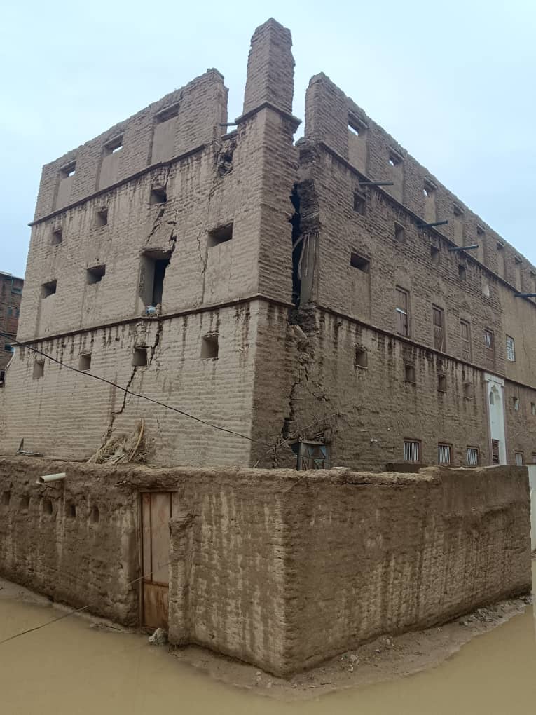 شاهد بالصور <span style="color: revert; font-size: revert; font-weight: revert;">انهيار منزل طيني في مدينةشبام حضرموت نتيجة الأمطار الغزيرة التي شهدتها المنطقة. "شاهد الصور"</span> شاهد بالصور <span style="color: revert; font-size: revert; font-weight: revert;">انهيار منزل طيني في مدينةشبام حضرموت نتيجة الأمطار الغزيرة التي شهدتها المنطقة. "شاهد الصور"</span>