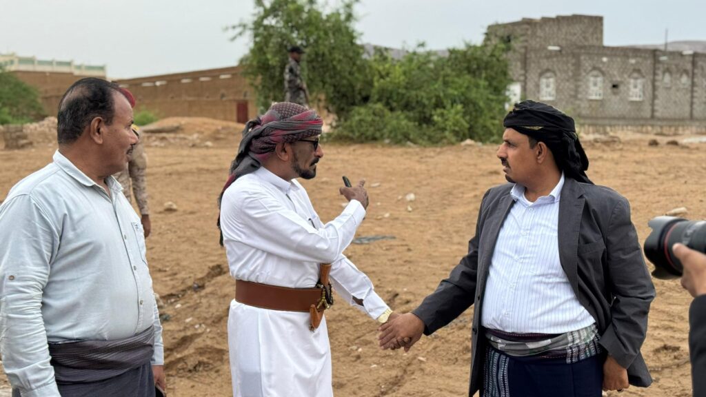 محافظ حضرموت يصل سيئون ويتفقد أضرار السيول في مديريات دوعن ووادي العين حورة والقطن وشبام وسيئون ويؤكد على رفع الجاهزية لمواجهة تداعيات المنخفض الجوي محافظ حضرموت يصل سيئون ويتفقد أضرار السيول في مديريات دوعن ووادي العين حورة والقطن وشبام وسيئون ويؤكد على رفع الجاهزية لمواجهة تداعيات المنخفض الجوي