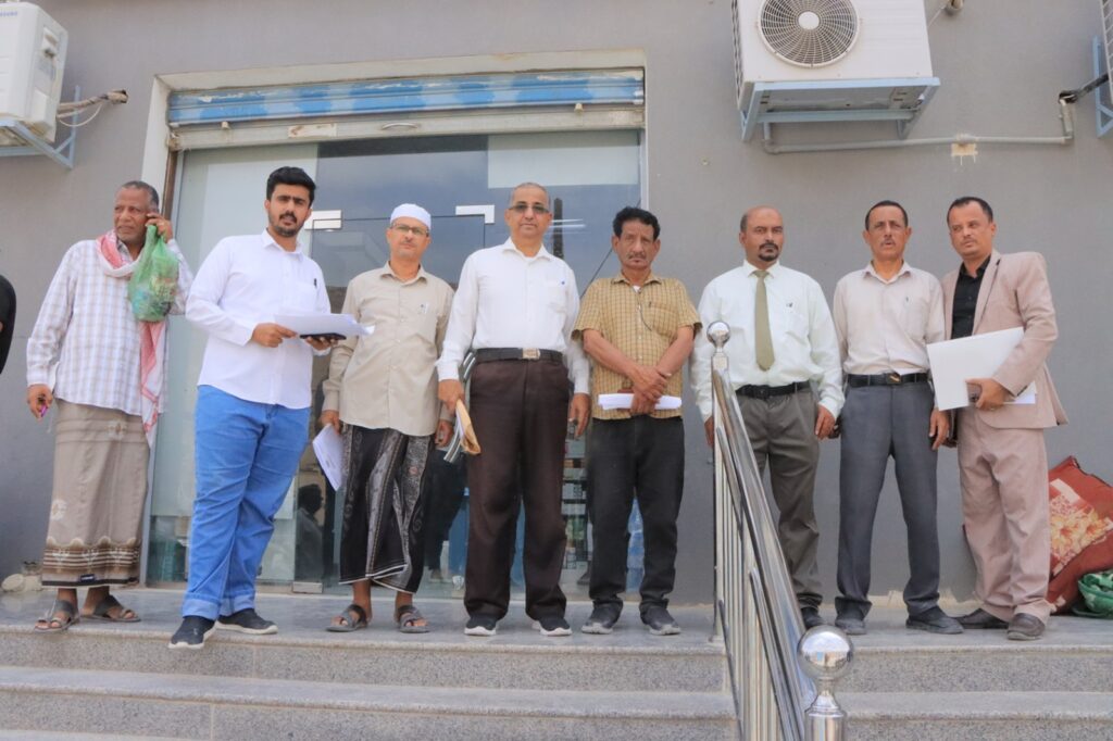 نيابة سيئون ومكتب وزارة الصحة يغلقون عدد من المنشآت الطبية والصيدلانية بمدينة سيئون "صور" نيابة سيئون ومكتب وزارة الصحة يغلقون عدد من المنشآت الطبية والصيدلانية بمدينة سيئون "صور"