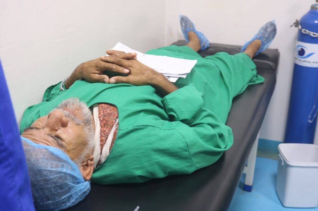 بتمويل وتنفيذ منظمة بيور هاندز، بمركز رؤية لطب وجراحة العيون والشبكية بسيئون:الوكيل التميمي يدشن إجراء عمليات مخيّم جراحة العيون لإزالة المياه البيضاء وتركيب العدسات المجاني بوادي حضرموت بتمويل وتنفيذ منظمة بيور هاندز، بمركز رؤية لطب وجراحة العيون والشبكية بسيئون:الوكيل التميمي يدشن إجراء عمليات مخيّم جراحة العيون لإزالة المياه البيضاء وتركيب العدسات المجاني بوادي حضرموت