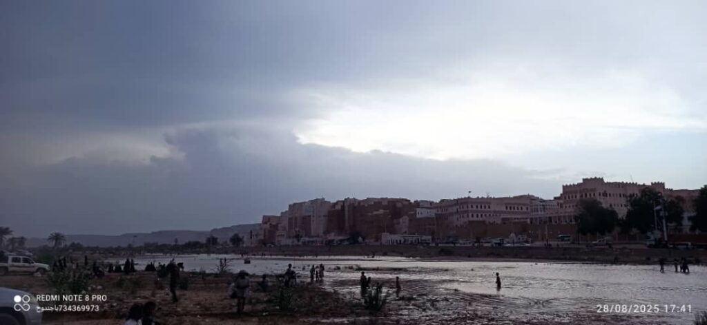 صور لمناظر مبهجة وجميلة من مدينة شبام التاريخية بعد أمطار الخير والسيول صور لمناظر مبهجة وجميلة من مدينة شبام التاريخية بعد أمطار الخير والسيول