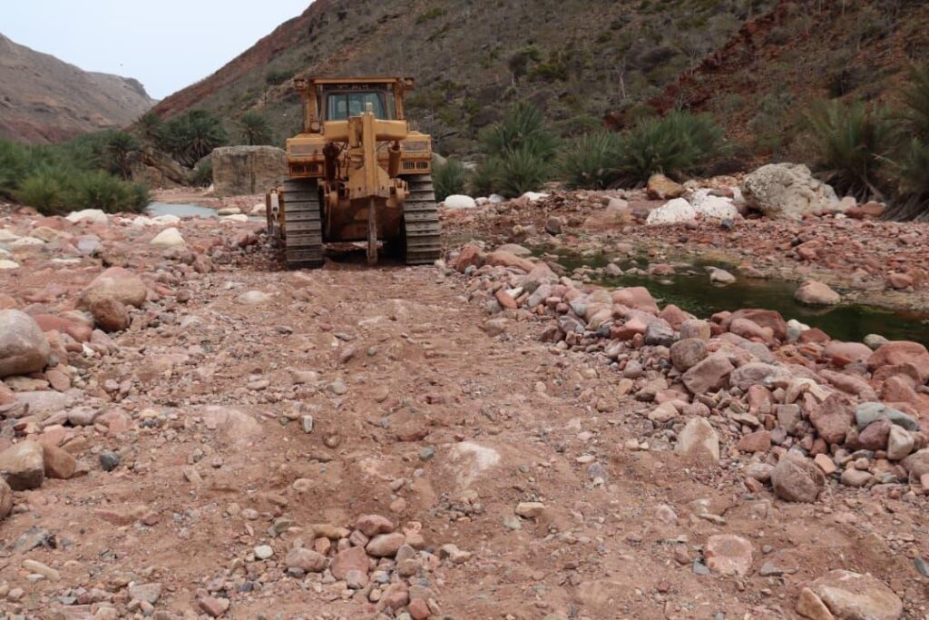 سقطرى: افتتاح طريق دشتان الحيوي بدعم من الدكتور فهد كفاين سقطرى: افتتاح طريق دشتان الحيوي بدعم من الدكتور فهد كفاين