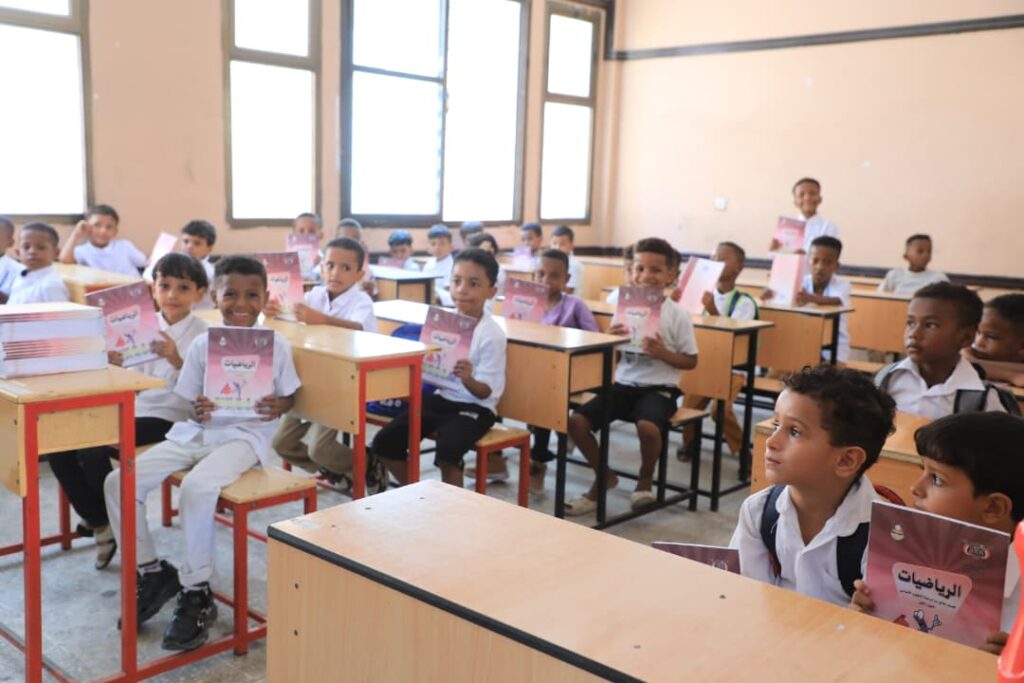 محافظ حضرموت يتفقّد مقاعد الدرس في أول حصة دراسية بمدارس المكلا إيذانًا ببدء العام الدراسي الجديد 2026/2025 محافظ حضرموت يتفقّد مقاعد الدرس في أول حصة دراسية بمدارس المكلا إيذانًا ببدء العام الدراسي الجديد 2026/2025