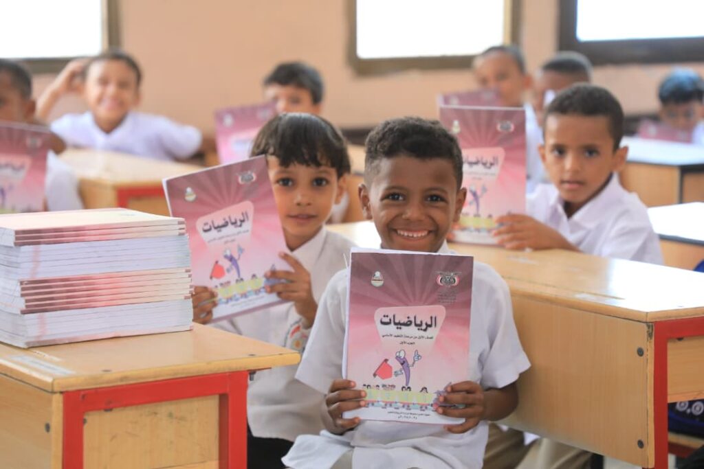 محافظ حضرموت يتفقّد مقاعد الدرس في أول حصة دراسية بمدارس المكلا إيذانًا ببدء العام الدراسي الجديد 2026/2025 محافظ حضرموت يتفقّد مقاعد الدرس في أول حصة دراسية بمدارس المكلا إيذانًا ببدء العام الدراسي الجديد 2026/2025