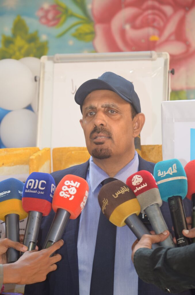 محافظ حضرموت يتفقّد مقاعد الدرس في أول حصة دراسية بمدارس المكلا إيذانًا ببدء العام الدراسي الجديد 2026/2025 محافظ حضرموت يتفقّد مقاعد الدرس في أول حصة دراسية بمدارس المكلا إيذانًا ببدء العام الدراسي الجديد 2026/2025