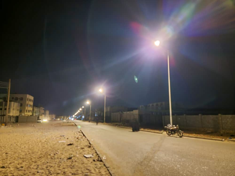 مكتب الأشغال العامة والطرق بالشحر يواصل حملة صيانة وتحديث أنظمة الإنارة وتعزيز كفاءة الطاقة بكشافات LED حديثة مكتب الأشغال العامة والطرق بالشحر يواصل حملة صيانة وتحديث أنظمة الإنارة وتعزيز كفاءة الطاقة بكشافات LED حديثة